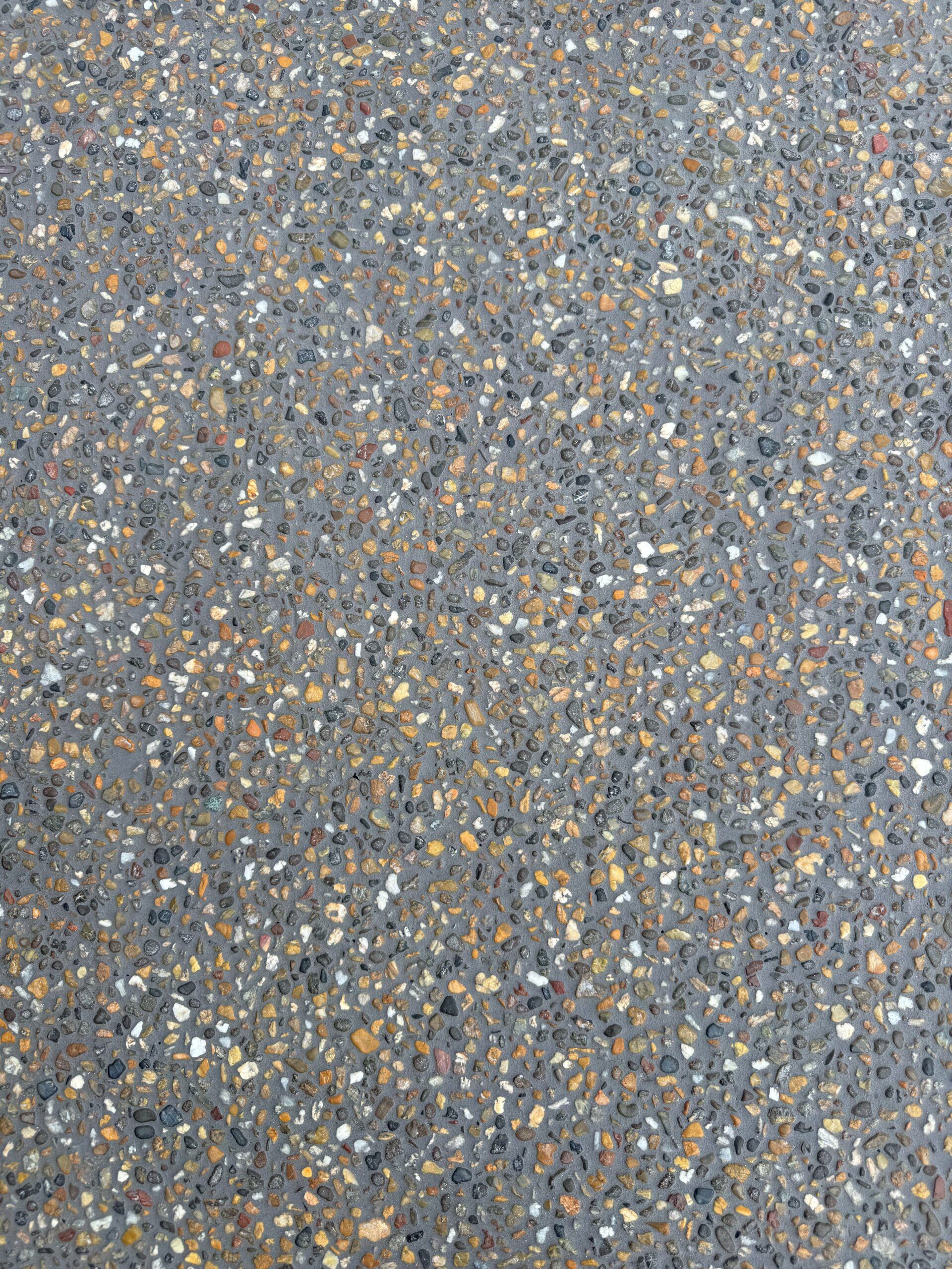 洗い出し仕上げの表面（出てきた玉石の質感）